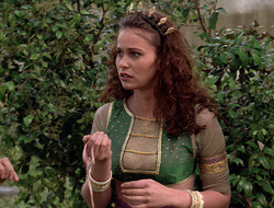 extant_XenaWarriorPrincess_2x16-ForHimtheBellTolls_01659