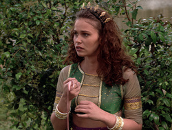 extant_XenaWarriorPrincess_2x16-ForHimtheBellTolls_01660