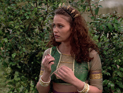 extant_XenaWarriorPrincess_2x16-ForHimtheBellTolls_01662