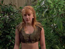 extant_XenaWarriorPrincess_2x16-ForHimtheBellTolls_01679