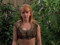 extant_XenaWarriorPrincess_2x16-ForHimtheBellTolls_01681
