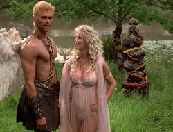 extant_XenaWarriorPrincess_2x16-ForHimtheBellTolls_01684