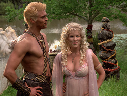 extant_XenaWarriorPrincess_2x16-ForHimtheBellTolls_01690