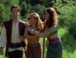 extant_XenaWarriorPrincess_2x16-ForHimtheBellTolls_01745