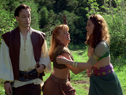 extant_XenaWarriorPrincess_2x16-ForHimtheBellTolls_01750