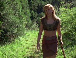 extant_XenaWarriorPrincess_2x16-ForHimtheBellTolls_01776