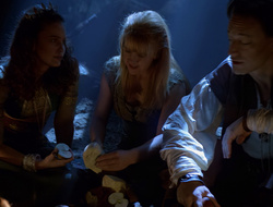 extant_XenaWarriorPrincess_2x16-ForHimtheBellTolls_01886