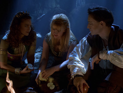 extant_XenaWarriorPrincess_2x16-ForHimtheBellTolls_01887