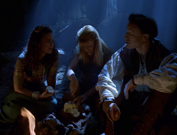extant_XenaWarriorPrincess_2x16-ForHimtheBellTolls_01892