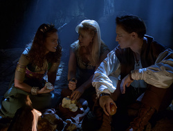 extant_XenaWarriorPrincess_2x16-ForHimtheBellTolls_01896
