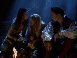extant_XenaWarriorPrincess_2x16-ForHimtheBellTolls_01897