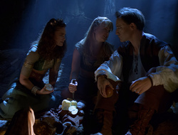 extant_XenaWarriorPrincess_2x16-ForHimtheBellTolls_01899