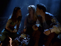extant_XenaWarriorPrincess_2x16-ForHimtheBellTolls_01900