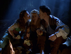 extant_XenaWarriorPrincess_2x16-ForHimtheBellTolls_01901
