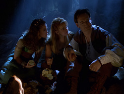 extant_XenaWarriorPrincess_2x16-ForHimtheBellTolls_01903
