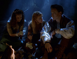 extant_XenaWarriorPrincess_2x16-ForHimtheBellTolls_01906