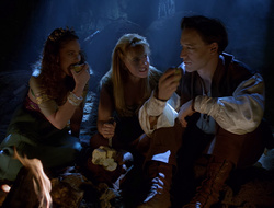extant_XenaWarriorPrincess_2x16-ForHimtheBellTolls_01908