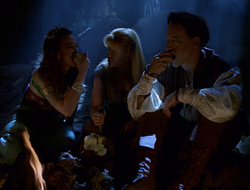 extant_XenaWarriorPrincess_2x16-ForHimtheBellTolls_01909