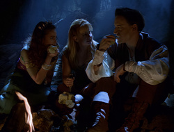extant_XenaWarriorPrincess_2x16-ForHimtheBellTolls_01911