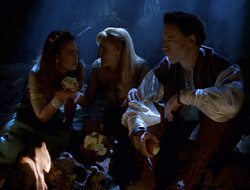 extant_XenaWarriorPrincess_2x16-ForHimtheBellTolls_01914