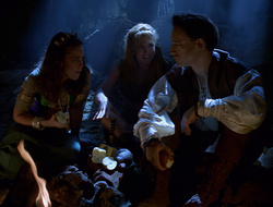 extant_XenaWarriorPrincess_2x16-ForHimtheBellTolls_01915