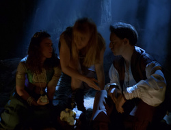 extant_XenaWarriorPrincess_2x16-ForHimtheBellTolls_01918