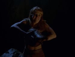 extant_XenaWarriorPrincess_2x16-ForHimtheBellTolls_01933