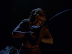 extant_XenaWarriorPrincess_2x16-ForHimtheBellTolls_01934
