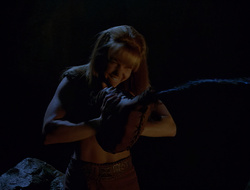 extant_XenaWarriorPrincess_2x16-ForHimtheBellTolls_01944