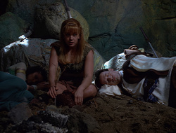 extant_XenaWarriorPrincess_2x16-ForHimtheBellTolls_02007