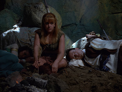 extant_XenaWarriorPrincess_2x16-ForHimtheBellTolls_02009