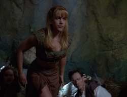 extant_XenaWarriorPrincess_2x16-ForHimtheBellTolls_02018