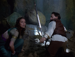 extant_XenaWarriorPrincess_2x16-ForHimtheBellTolls_02036
