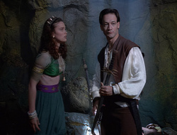 extant_XenaWarriorPrincess_2x16-ForHimtheBellTolls_02039