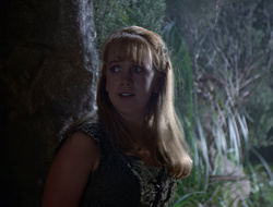 extant_XenaWarriorPrincess_2x16-ForHimtheBellTolls_02041