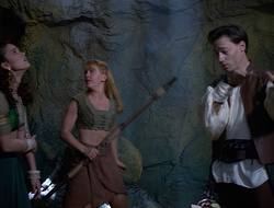extant_XenaWarriorPrincess_2x16-ForHimtheBellTolls_02048