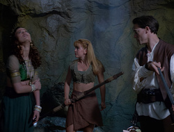 extant_XenaWarriorPrincess_2x16-ForHimtheBellTolls_02049