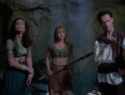 extant_XenaWarriorPrincess_2x16-ForHimtheBellTolls_02050
