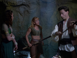 extant_XenaWarriorPrincess_2x16-ForHimtheBellTolls_02052