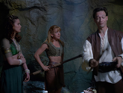 extant_XenaWarriorPrincess_2x16-ForHimtheBellTolls_02054