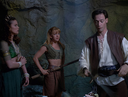 extant_XenaWarriorPrincess_2x16-ForHimtheBellTolls_02055