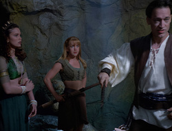 extant_XenaWarriorPrincess_2x16-ForHimtheBellTolls_02056