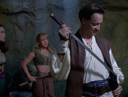 extant_XenaWarriorPrincess_2x16-ForHimtheBellTolls_02058