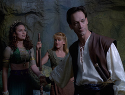 extant_XenaWarriorPrincess_2x16-ForHimtheBellTolls_02067