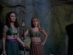 extant_XenaWarriorPrincess_2x16-ForHimtheBellTolls_02068