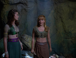 extant_XenaWarriorPrincess_2x16-ForHimtheBellTolls_02070