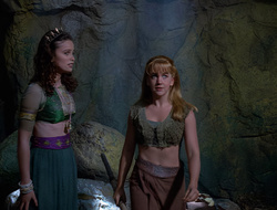 extant_XenaWarriorPrincess_2x16-ForHimtheBellTolls_02071