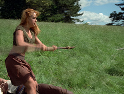 extant_XenaWarriorPrincess_2x16-ForHimtheBellTolls_02165