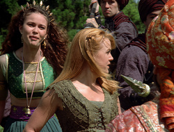 extant_XenaWarriorPrincess_2x16-ForHimtheBellTolls_02177