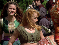 extant_XenaWarriorPrincess_2x16-ForHimtheBellTolls_02178